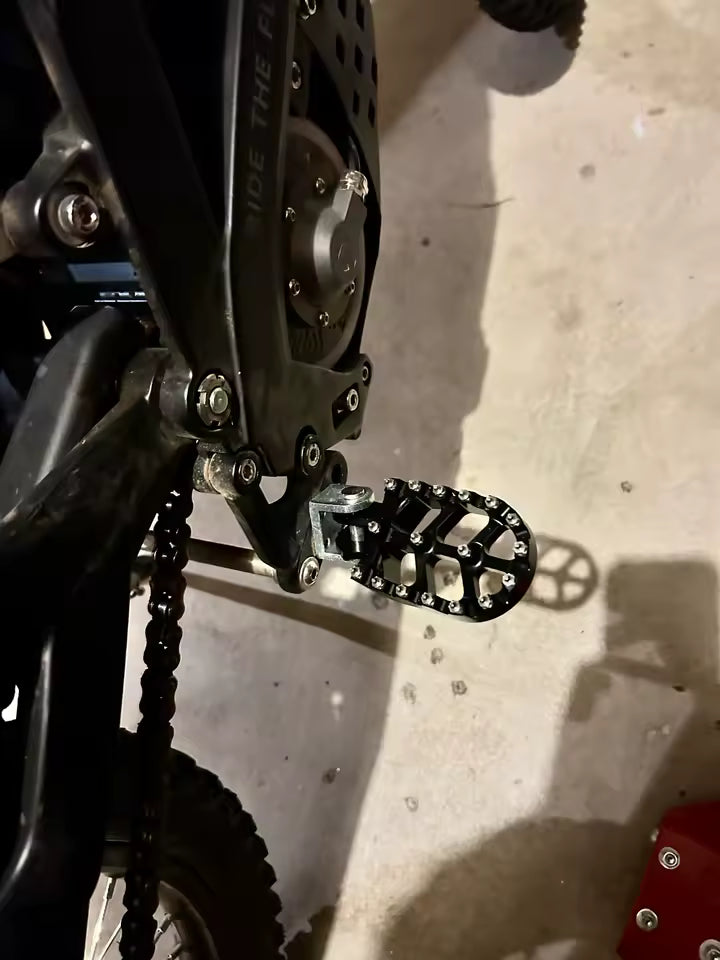 Black foot pegs